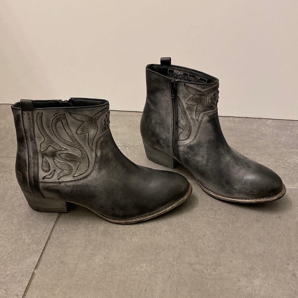 Roan by BED Stu Elisa Cowboy Booties Black White BFS Size 7.5